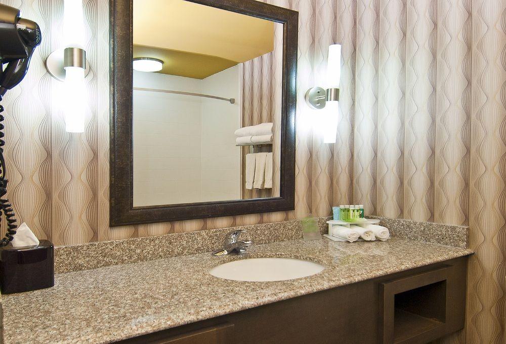 Holiday Inn Express Hotel & Suites Olive Branch By Ihg Exterior photo
