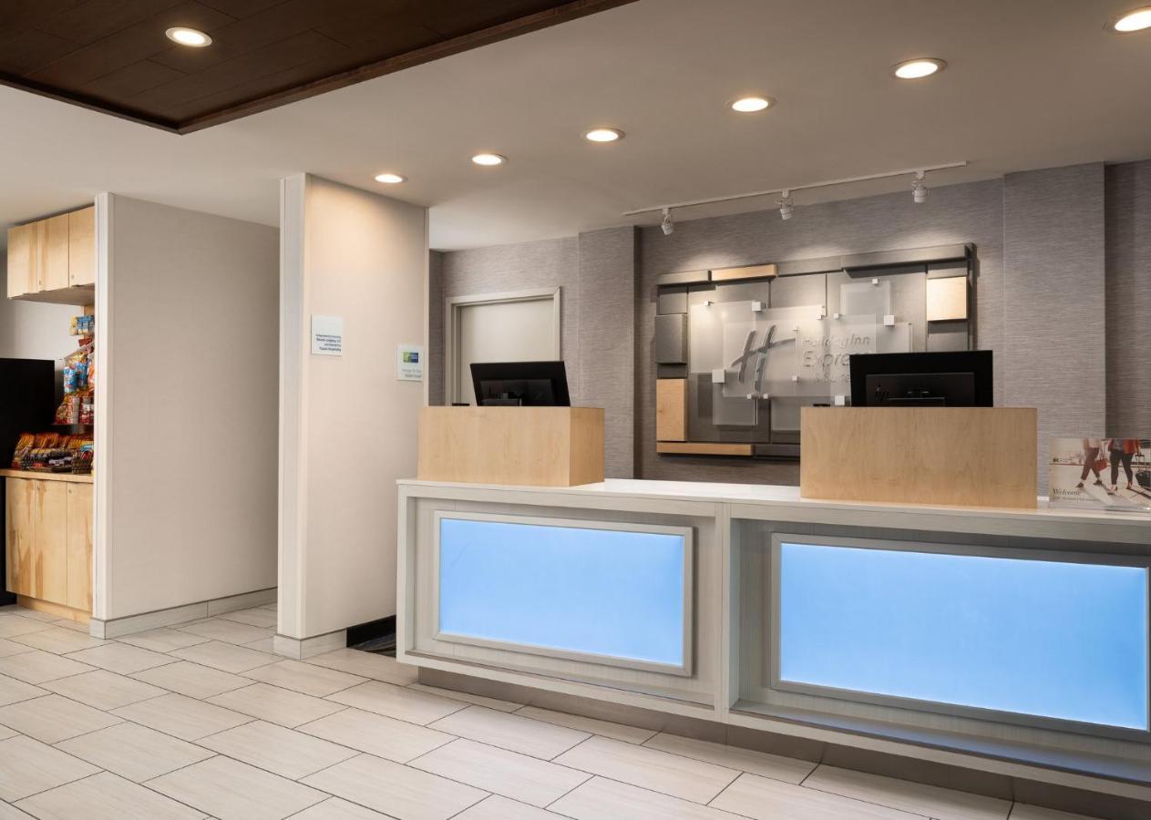 Holiday Inn Express Hotel & Suites Olive Branch By Ihg Exterior photo