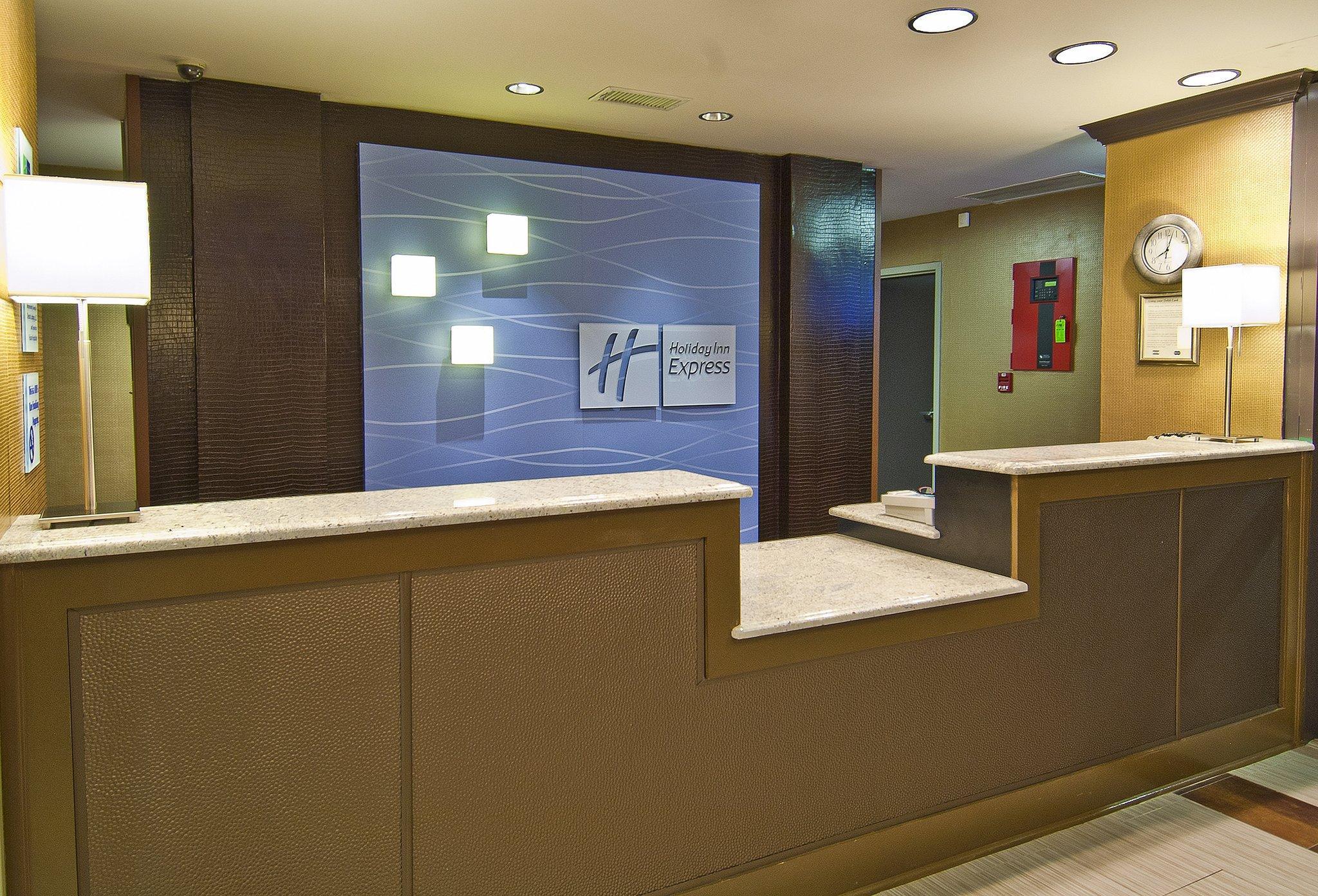 Holiday Inn Express Hotel & Suites Olive Branch By Ihg Exterior photo